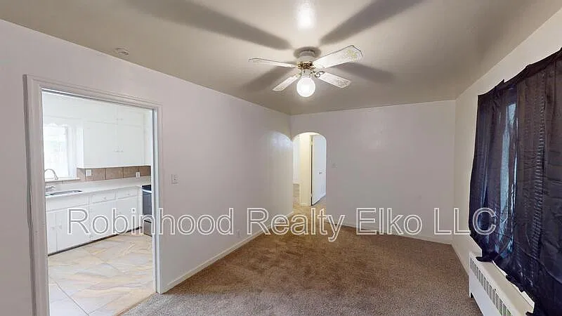 2 bed, 1.0 bath, 571 sqft, $1,300 — Photo 2