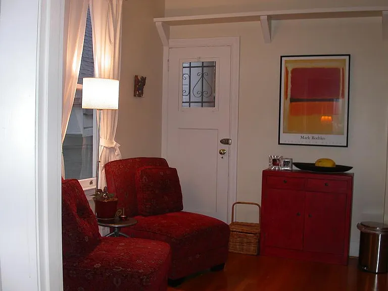 Kitchen sitting area