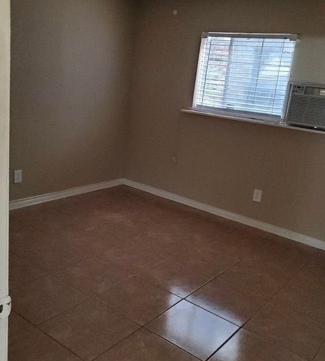 2nd image of 4626 Bell St APT 2