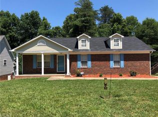 8 Jans Ct, Greensboro, NC 27405