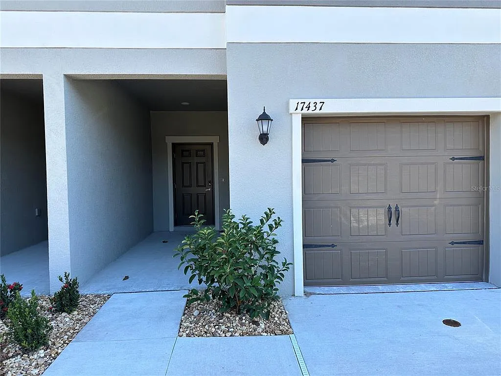 3 bed, 2.5 bath, 1666 sqft, $2,000 — Photo 1