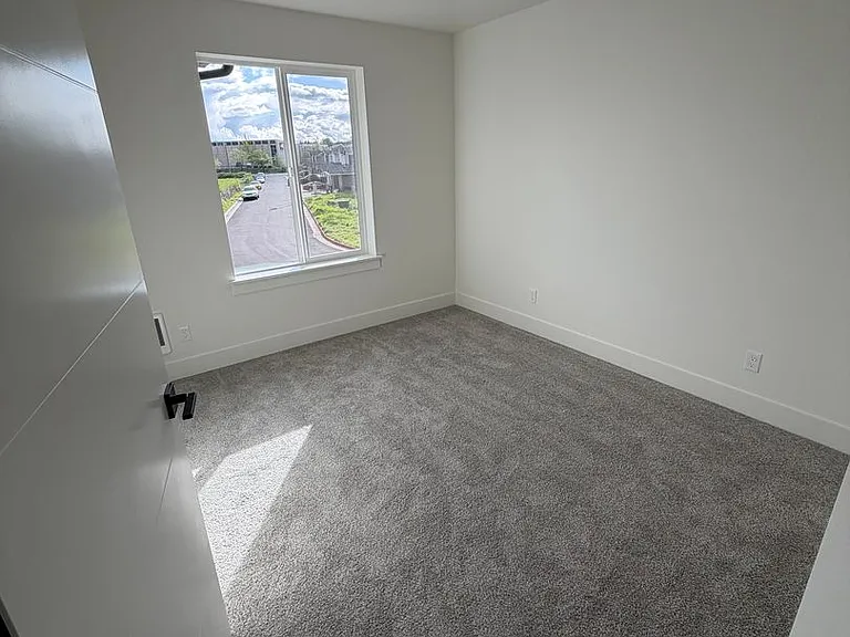 300 Seven Oaks Ln — Photo 39