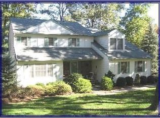 2 Deborah Ct, Monroe Township, NJ 08831