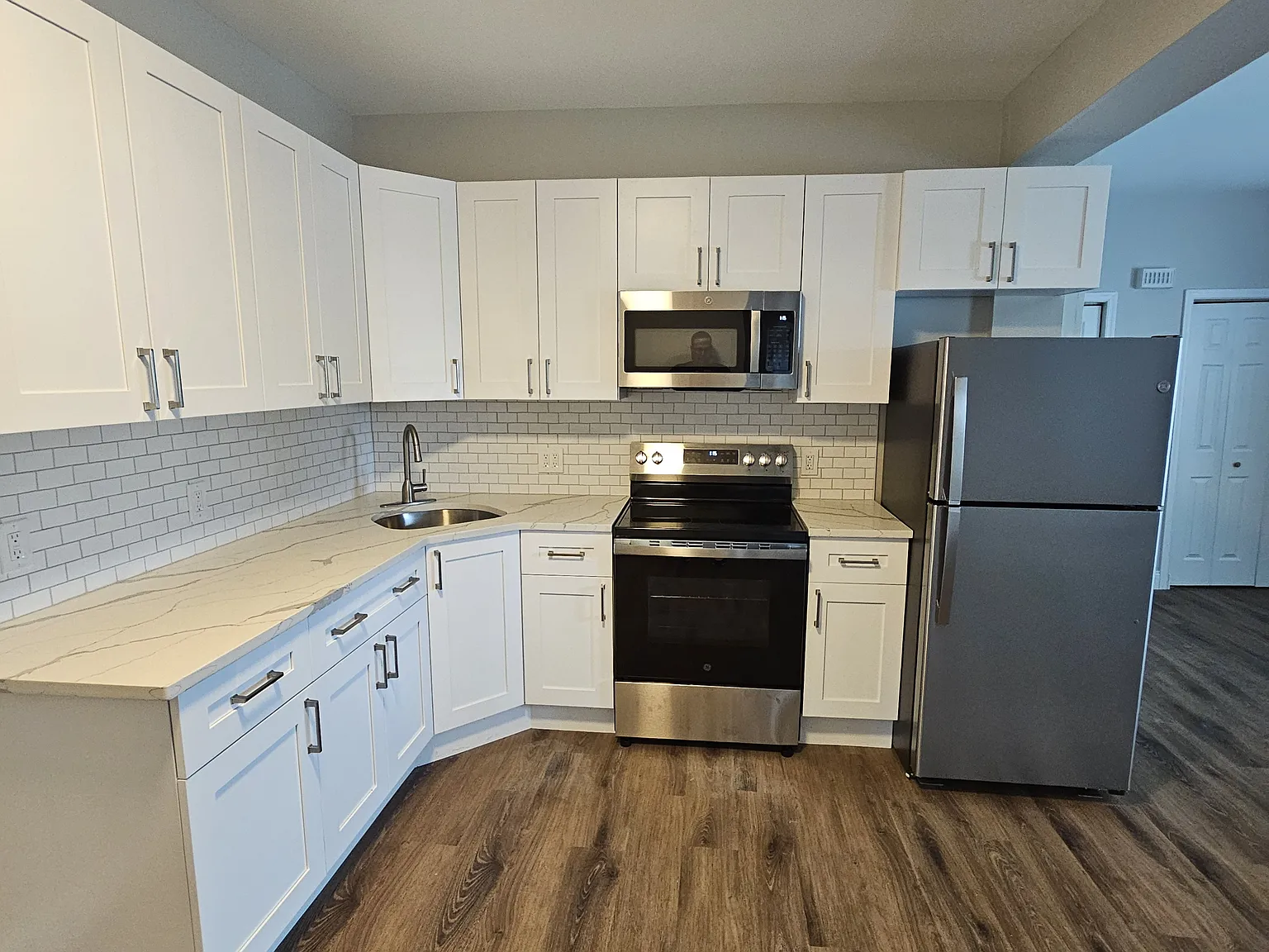 2 bed, 800 sqft, $1,700 — Photo 1