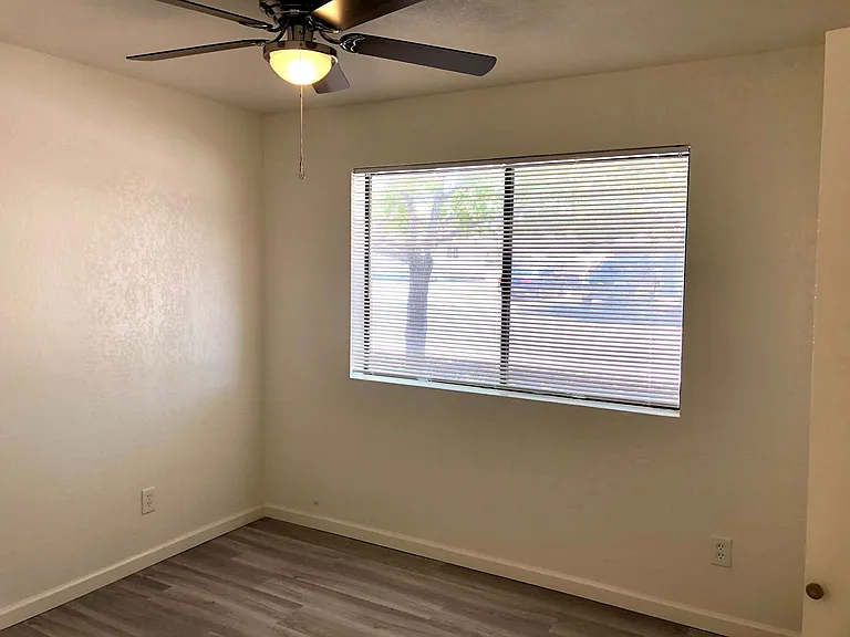 2715 Lillie Ave — Photo 15