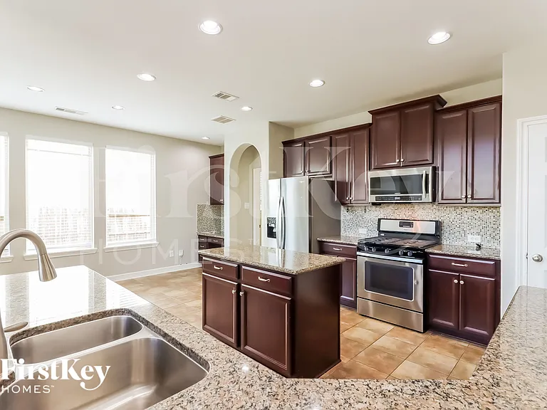 9743 Stratton Ridge Dr — Photo 6