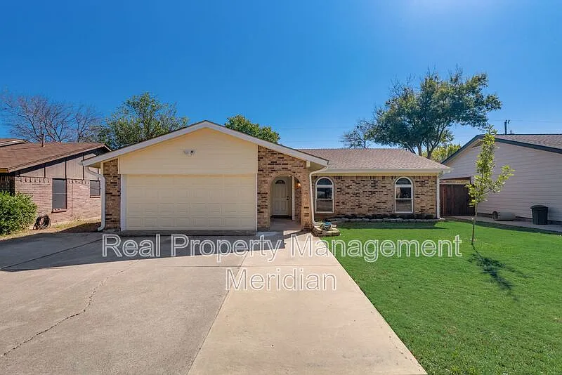 3 bed, 2.0 bath, 2100 sqft, $2,375 — Photo 2