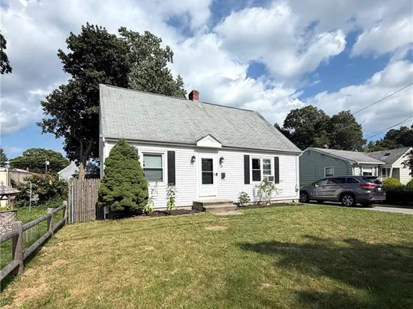 36 Newfield Ave, Warwick, RI 02888