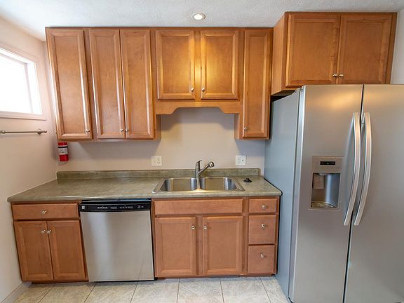 3rd image of 221 Maple St