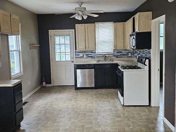 3rd image of 2435 Apple Ave