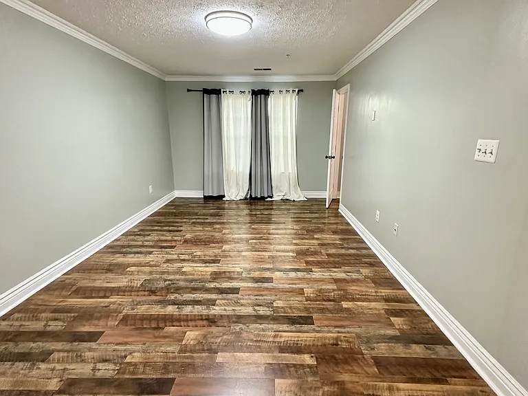 632 Kennington Rd — Photo 5