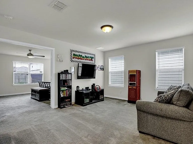 667 Anthem Ln — Photo 23