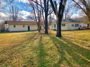 403 S Stotlar St, Benton, IL 62812