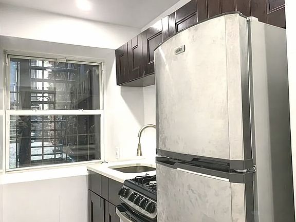 4th image of 206 E 81st St APT 2B
