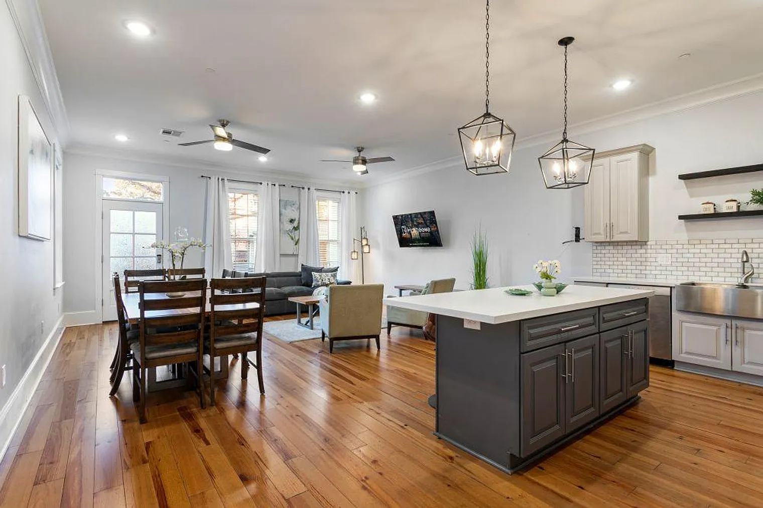 4 bed, 3.0 bath, 2292 sqft, $9,420 — Photo 1