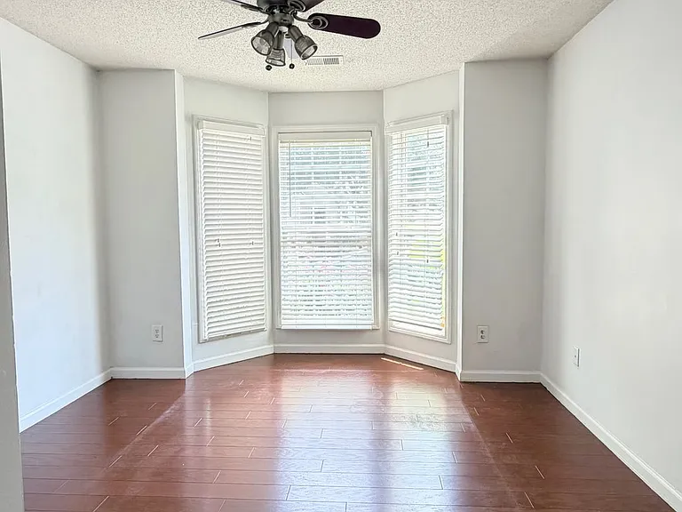 153 Greystone Cir — Photo 2