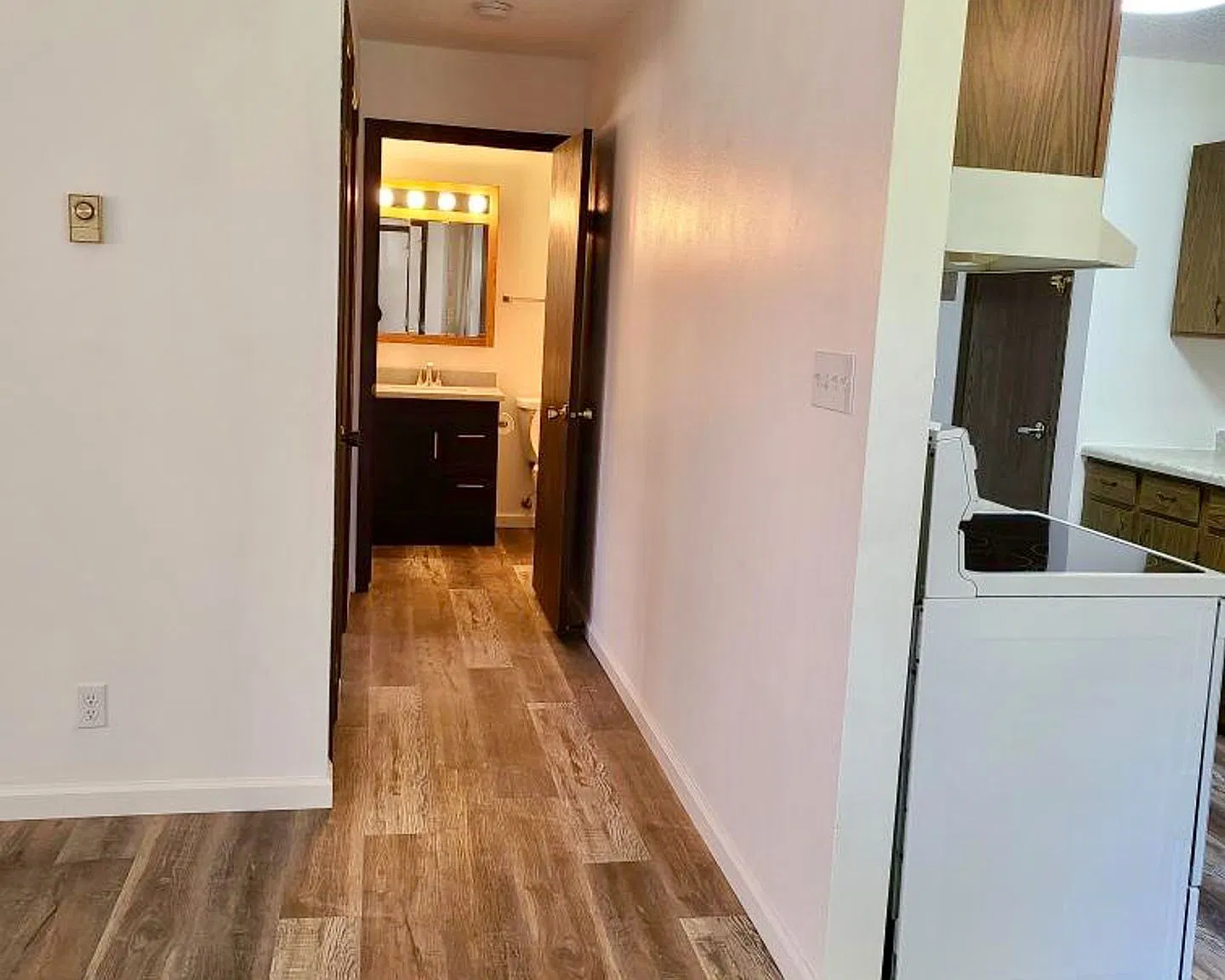 560 Valley Dr — Photo 1