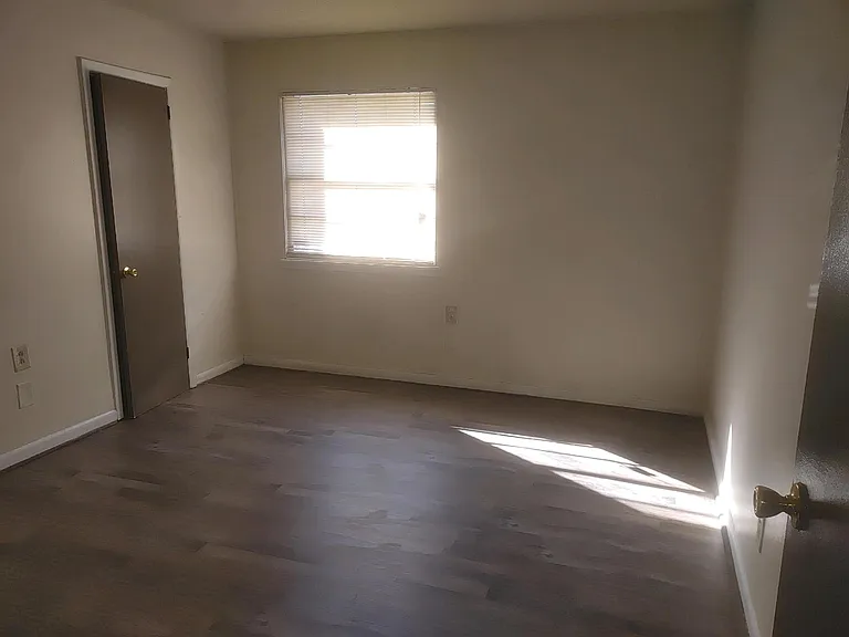 1710 Avenue V — Photo 5