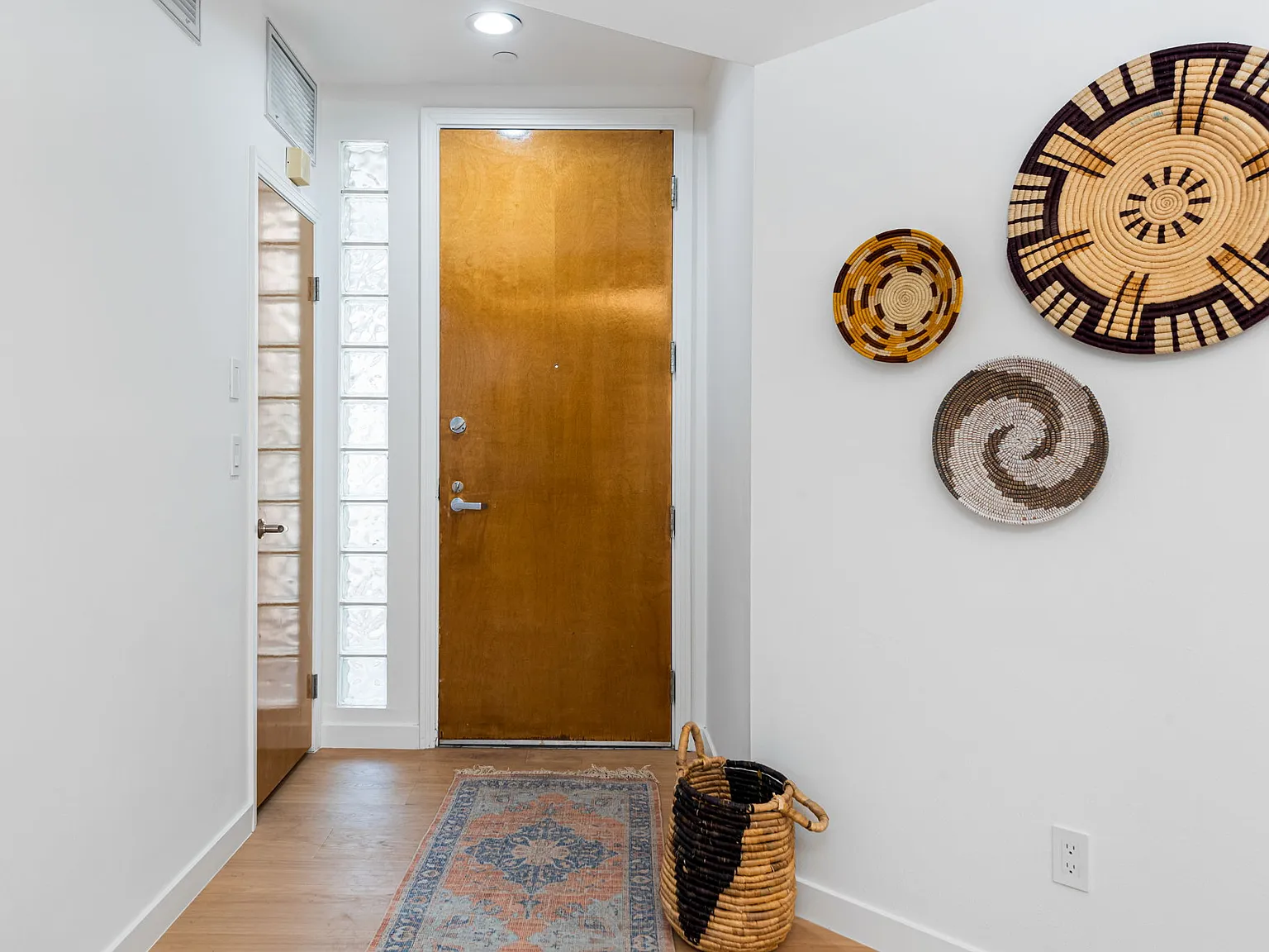 1 bed, 929 sqft, $3,850 — Photo 3