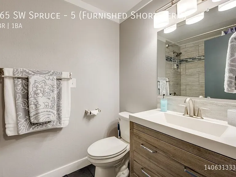 165 SW Spruce St #5 — Photo 10