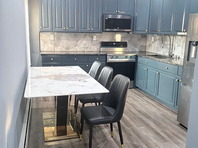 455 Stanley St #1 — Photo 2