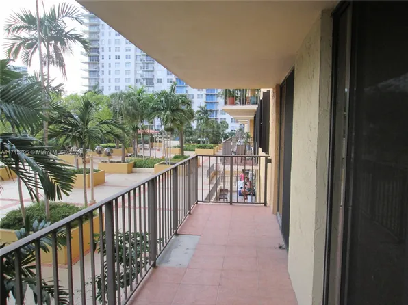 290 174th St APT 404, Sunny Isles Beach, FL 33160