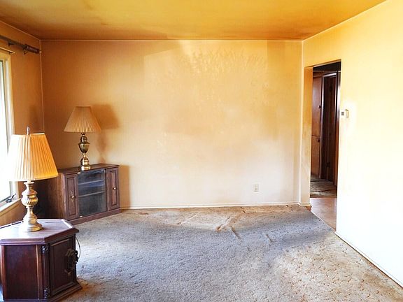 3rd image of 346 Wildwood Dr