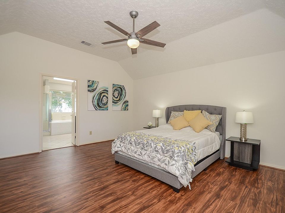 1st image of 3131 Redcliff Dr