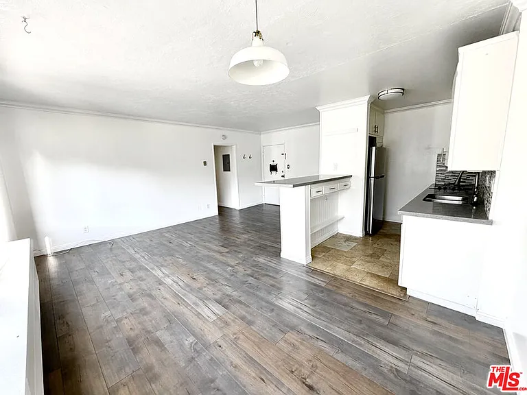 250 Linden Ave #201 — Photo 5