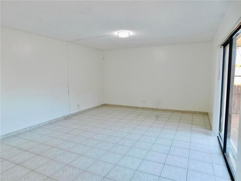 1st image of 4215 Turnberry Cir APT 404