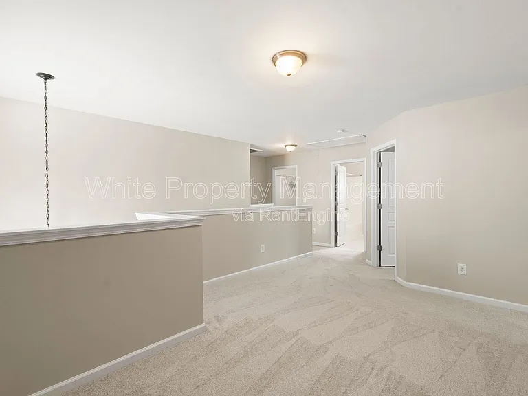 1141 Hammond Dr — Photo 18