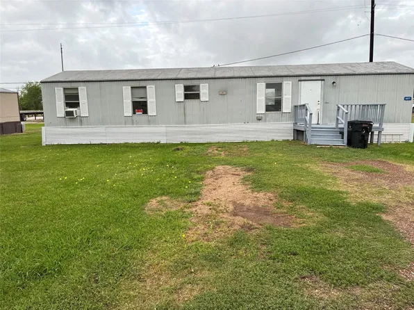 6977 Leann Ln, Wallis, TX 77485