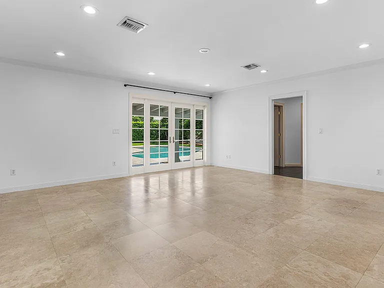 1103 NW 6th Ave — Photo 13
