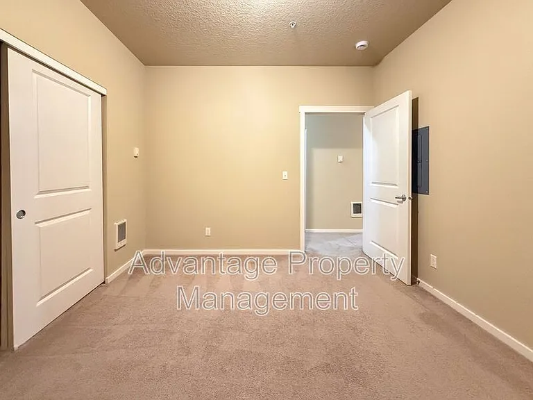 523 Catron St N #5 — Photo 45