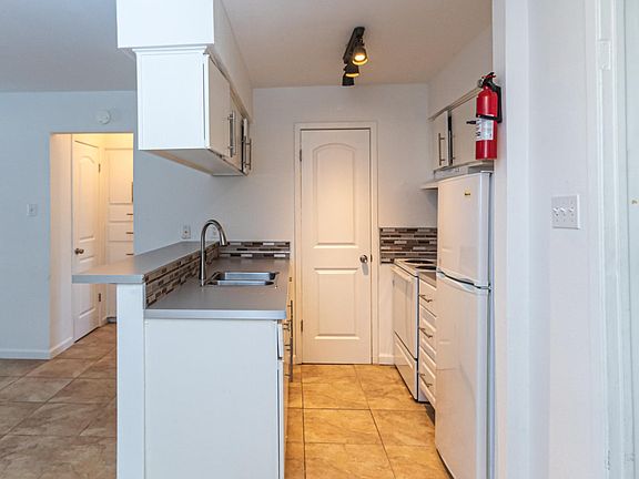 3rd image of 714 Woodrow St APT 10