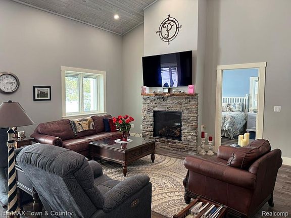 2nd image of 4415 Baker Rd