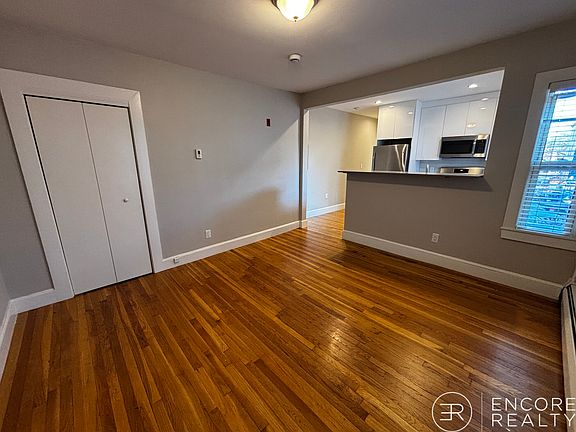 4th image of 224 Banks St #3