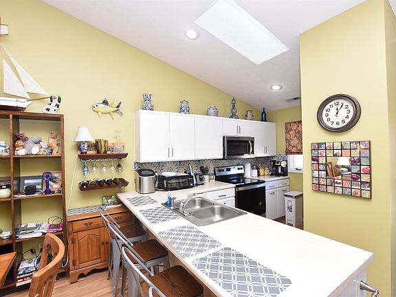 2nd image of 1842 E Waters Edge Dr