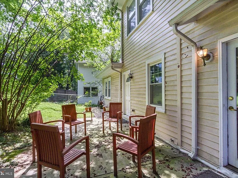 5065 Macarthur Blvd NW — Photo 15