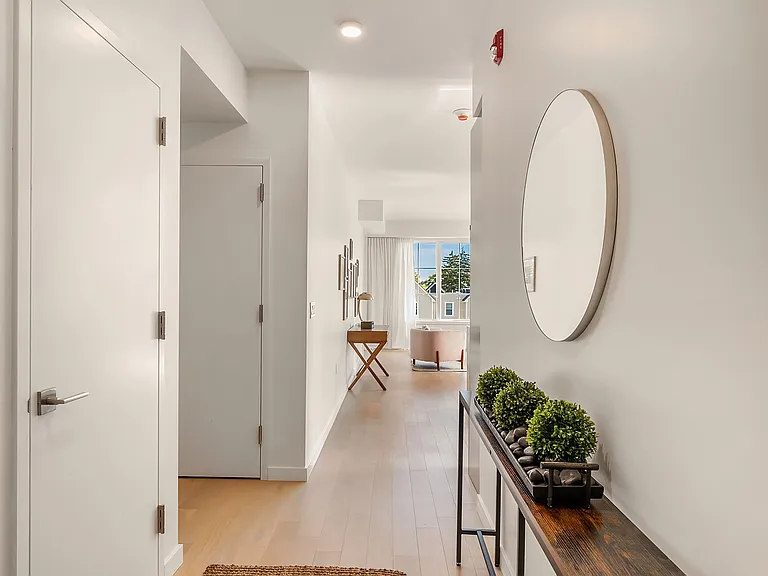 7 South Highland — Photo 14