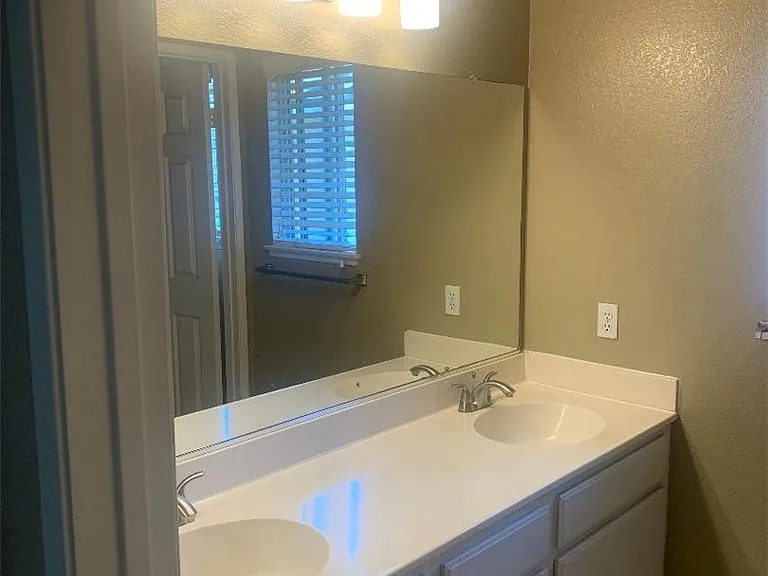 2835 S Bon View Ave — Photo 10