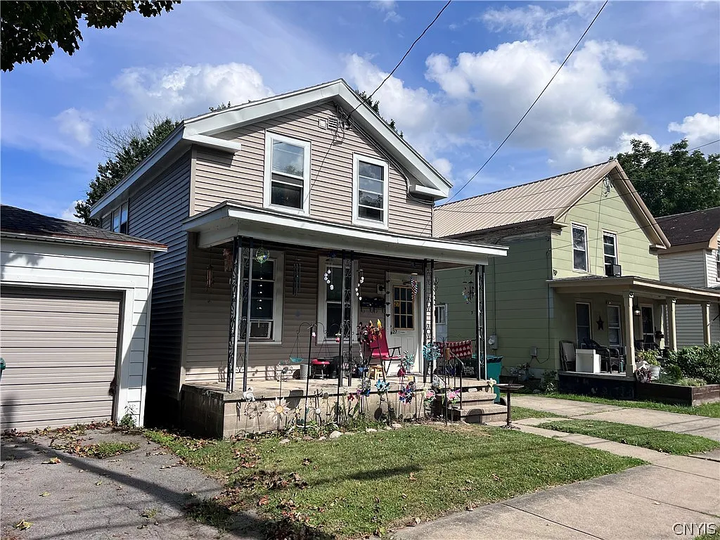 1 bed, 1.0 bath, 1328 sqft, $1,050 — Photo 2