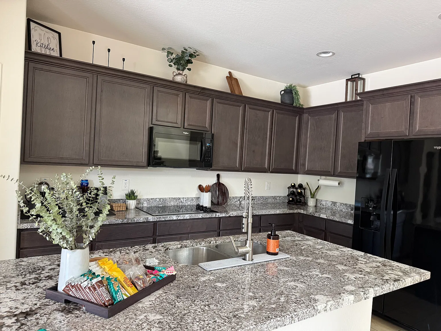 4 bed, 2823 sqft, $2,700 — Photo 3