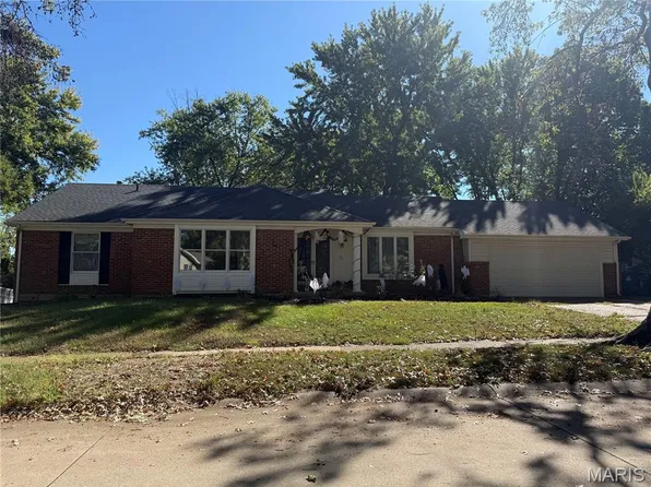 14550 Crossway Ct, Chesterfield, MO 63017