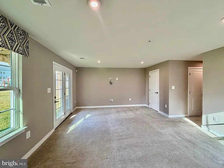 149 Lawndale Dr — Photo 5
