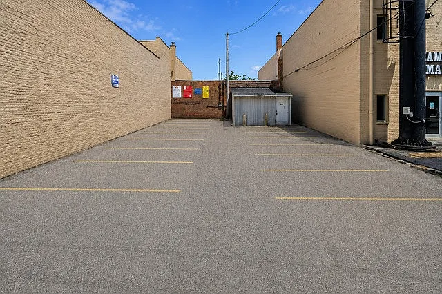 607 W Roosevelt Rd — Photo 63