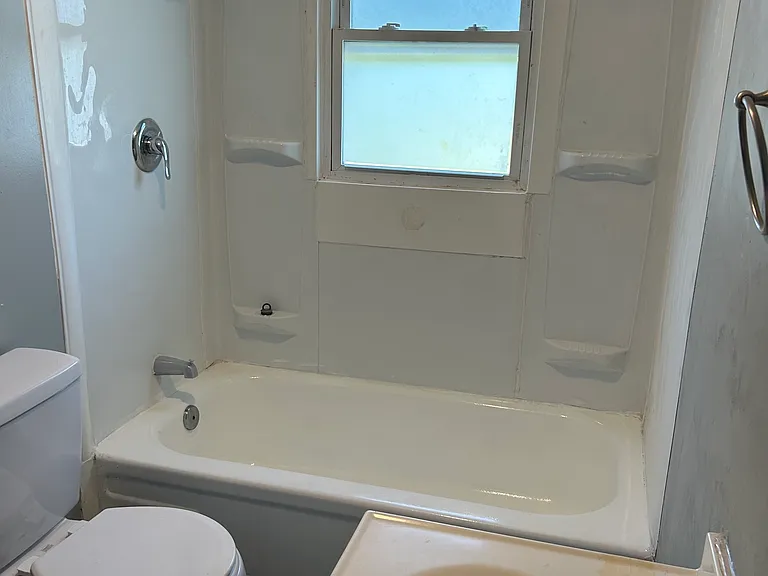 1601 Main St W #3 — Photo 10