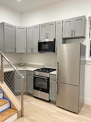 3rd image of 181 Waverly Pl #1