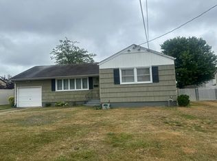 129 E 5th St, Deer Park, NY 11729