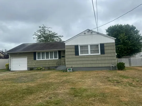 129 E 5th St, Deer Park, NY 11729